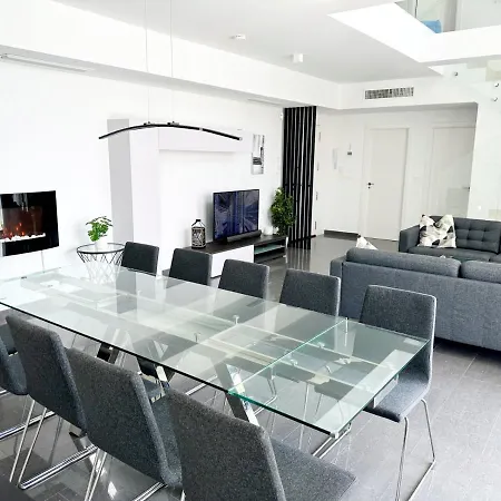ヴィラ Luxury With Large Swimming Pool And Outdoor Area