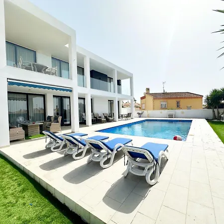 Luxury With Large Swimming Pool And Outdoor Area ヴィラ *