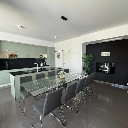 빌라 Luxury With Large Swimming Pool And Outdoor Area *